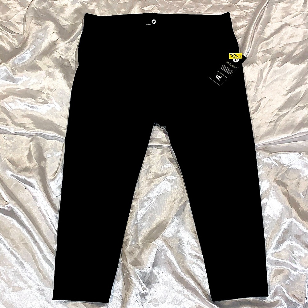 🌟NWT🌟 VELOCITY PLUS WOMEN’s CAPRI LEGGINGS